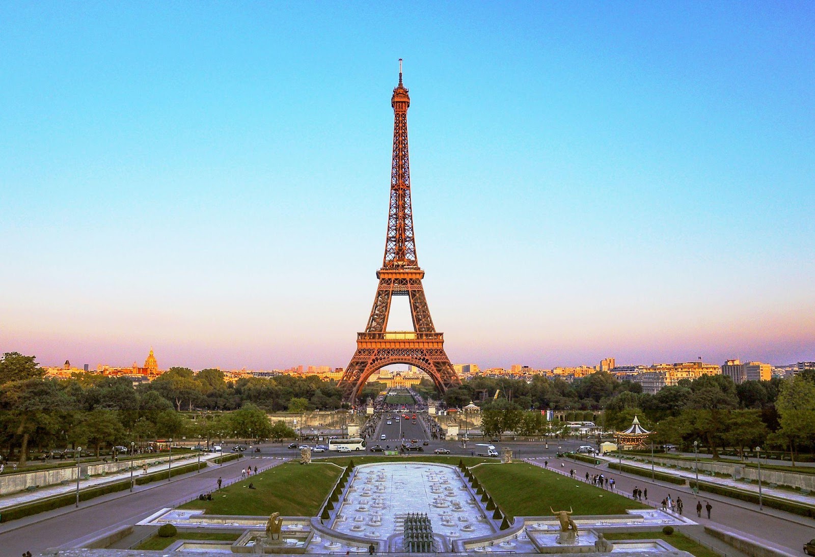 History Of The Eiffel Tower In 3 Minutes