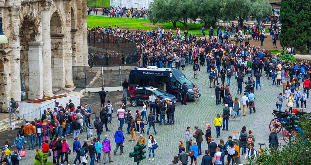 colosseum rome visitor tips