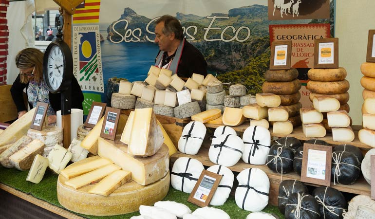 best markets in barcelona cheese market