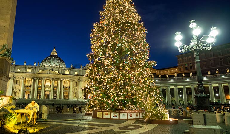 visiting Rome at Christmas st Peter's square