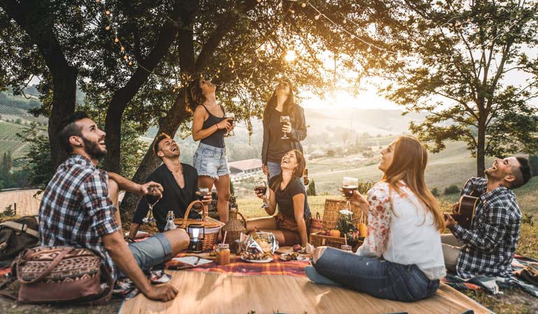 how to enjoy wine outdoors