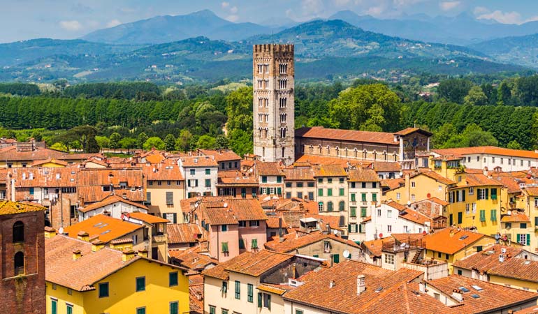 romance in italy lucca