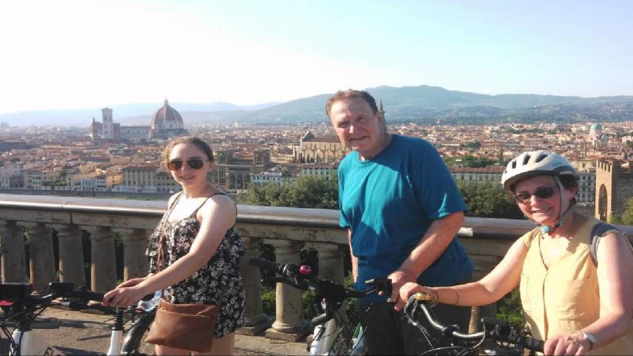E-Bike Tour of Florence Hills with Wine 