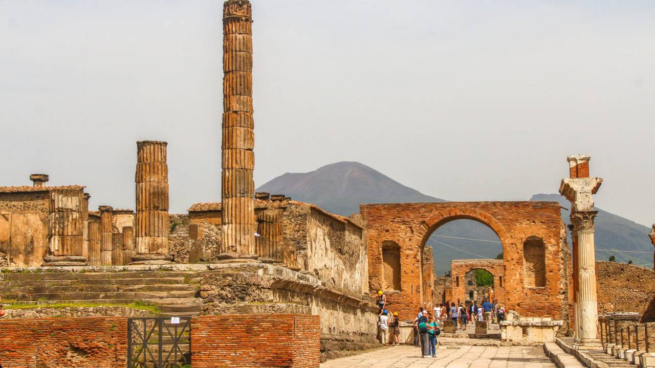guided tours from rome to pompeii