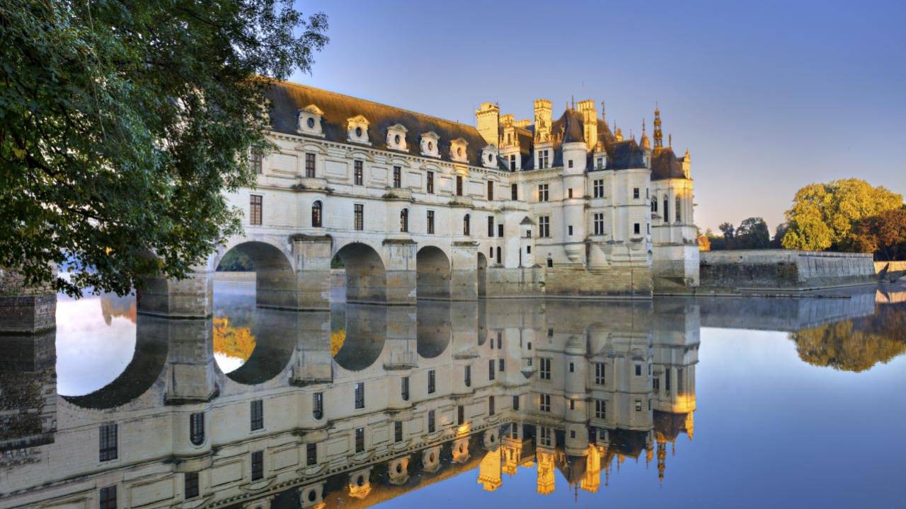 book-castles-of-the-loire-valley-with-wine-tasting-dotravel