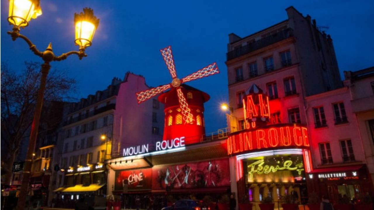 Book Moulin Rouge Show With Champagne And A City Tour Dotravel