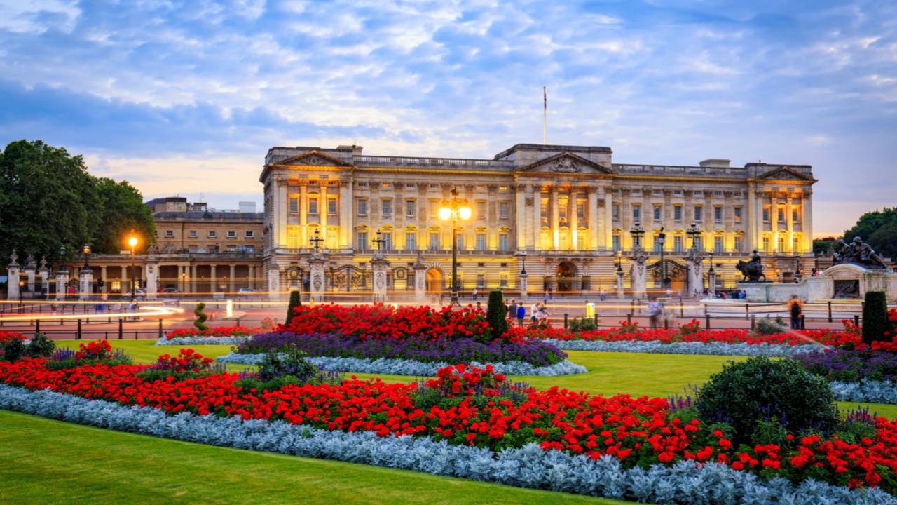 Book Buckingham Palace And Afternoon Tea Bus London Tour Dotravel