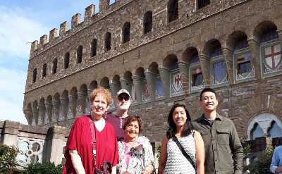 Group infront Palazzo Vecchio