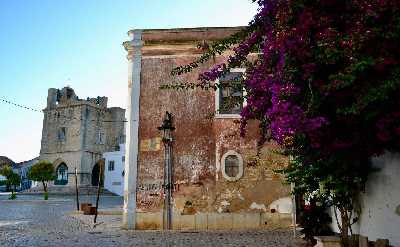 Discovery Walk in Faro: Statues, Ships & Sanctuaries