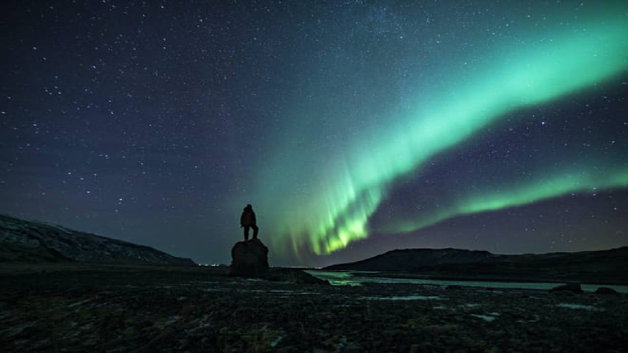 Private Northern Lights Tour – Tailor-Made with Icelandic Treats