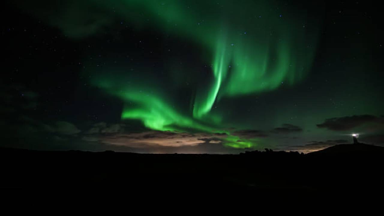 Private Northern Lights Tour – Tailor-Made with Icelandic Treats