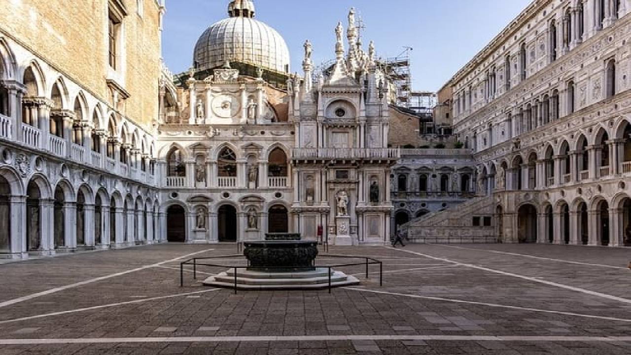  Venice: Magnificent Doge's Palace & St. Mark's Square