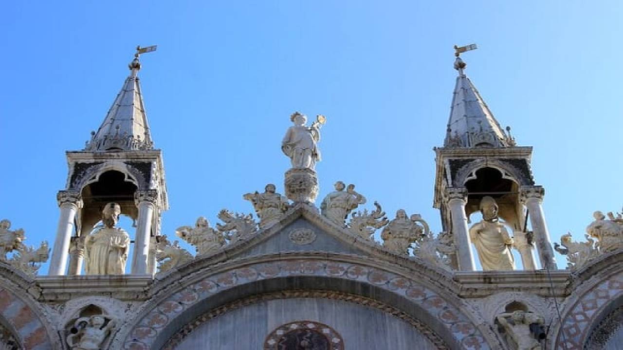  Venice: Magnificent Doge's Palace & St. Mark's Square