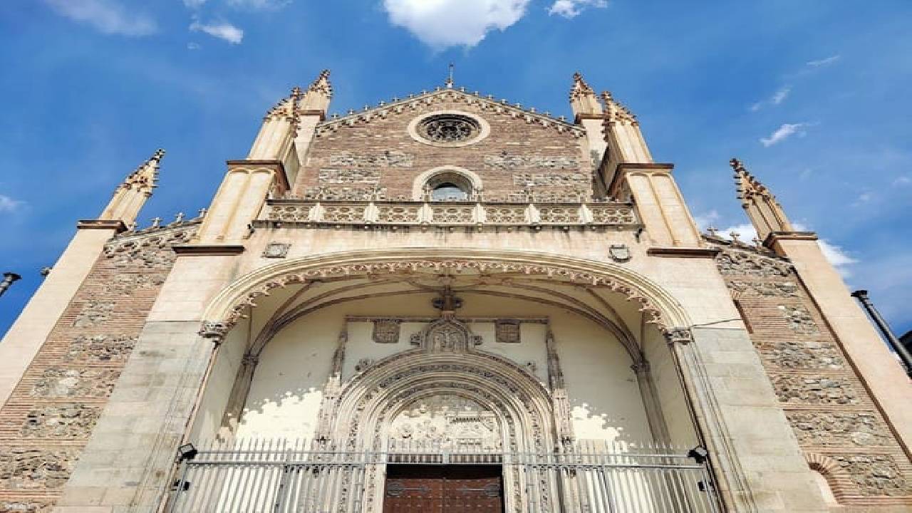 Madrid: Prado to Plaza de España In-App Audio Tour