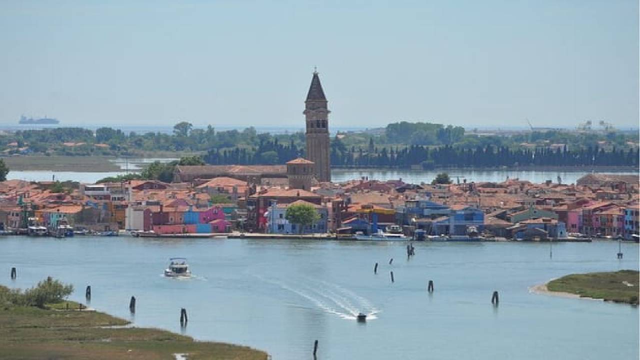 Venice: Panoramic Island Tour of Murano, Burano & Torcello