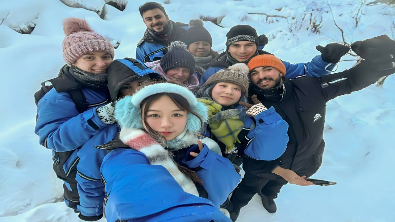 Korouoma Frozen Waterfalls Hike Tour & Barbeque - Small Group