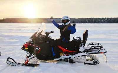 Snowmobile Safari Winter Tour & Barbeque - 1 Hour Driving - Small Group