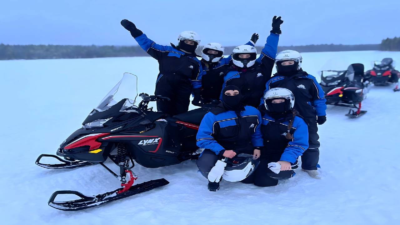 Snowmobile Safari Winter Tour & Barbeque - 1 Hour Driving - Small Group