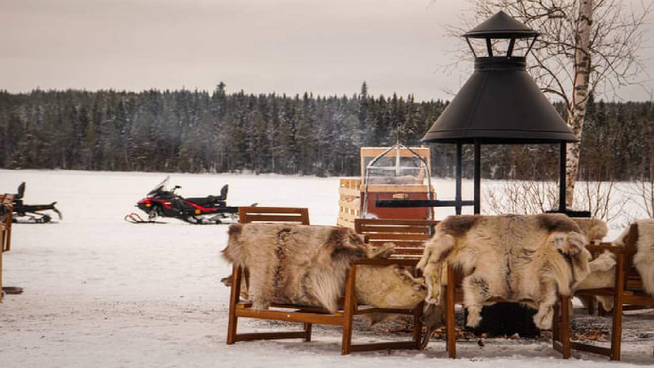 Snowmobile Safari Winter Tour & Barbeque - 1 Hour Driving - Small Group