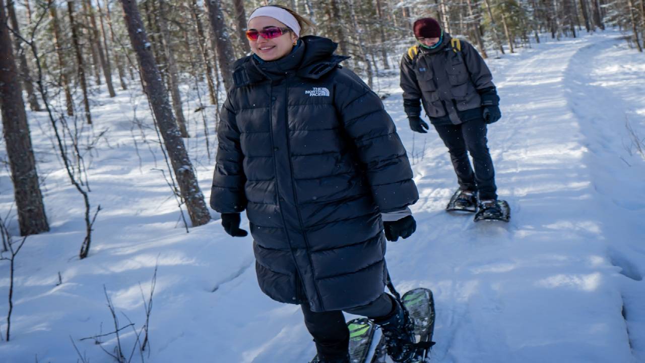 Snowshoe Adventure at Vikaköngäs & Barbeque - Small Group