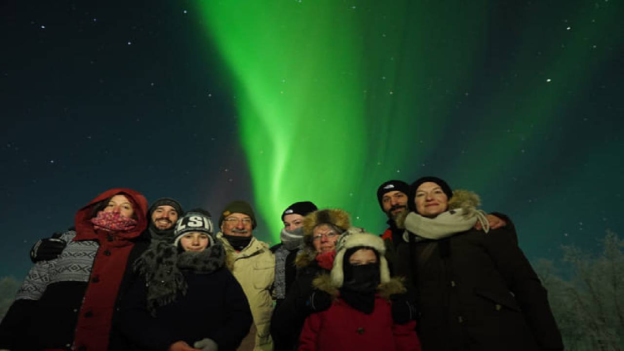Unlimited Northern Lights Guarantee Tour with Photographer & Unlimited Mileage/Time - Small Group