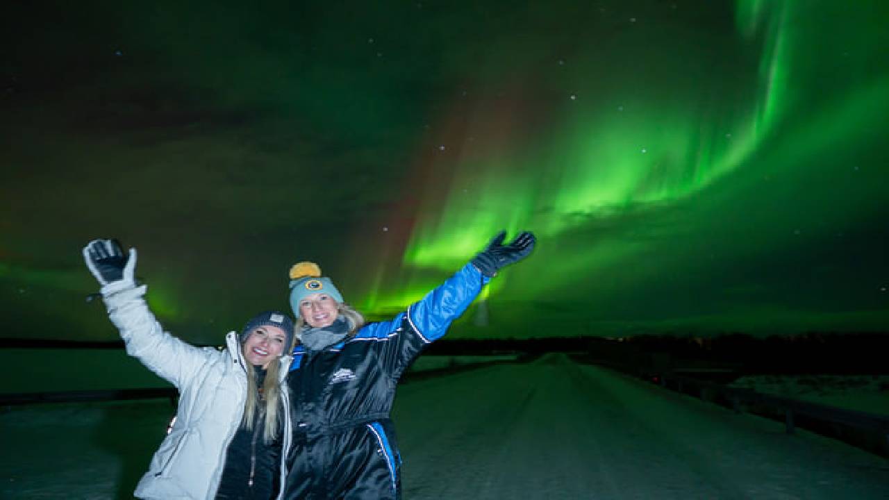 Unlimited Northern Lights Guarantee Tour with Photographer & Unlimited Mileage/Time - Small Group