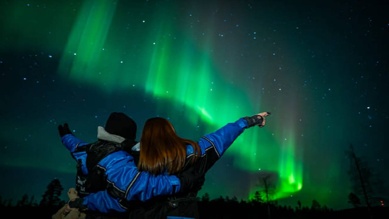 Unlimited Northern Lights Guarantee Tour with Photographer & Unlimited Mileage/Time - Small Group