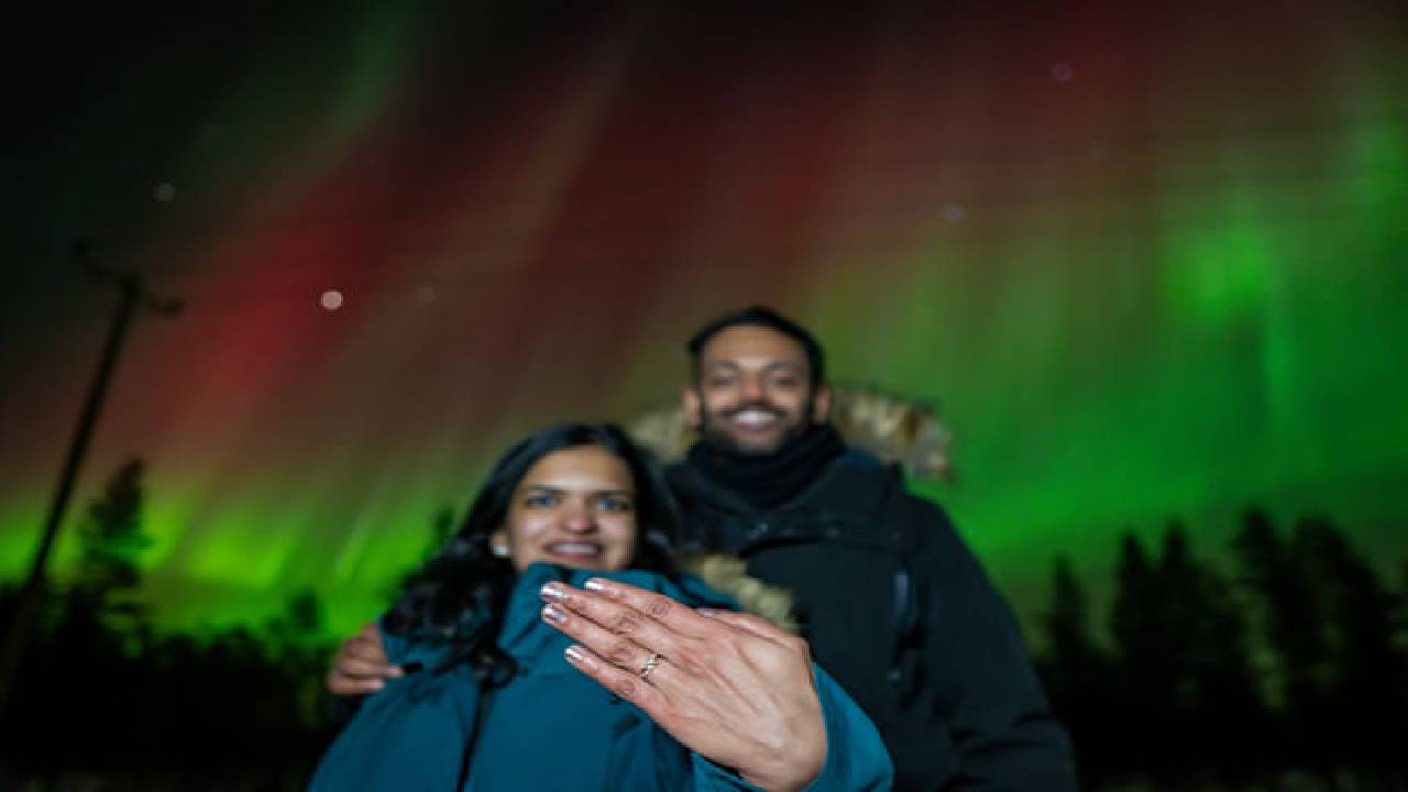 Unlimited Northern Lights Guarantee Tour with Photographer & Unlimited Mileage/Time - Small Group