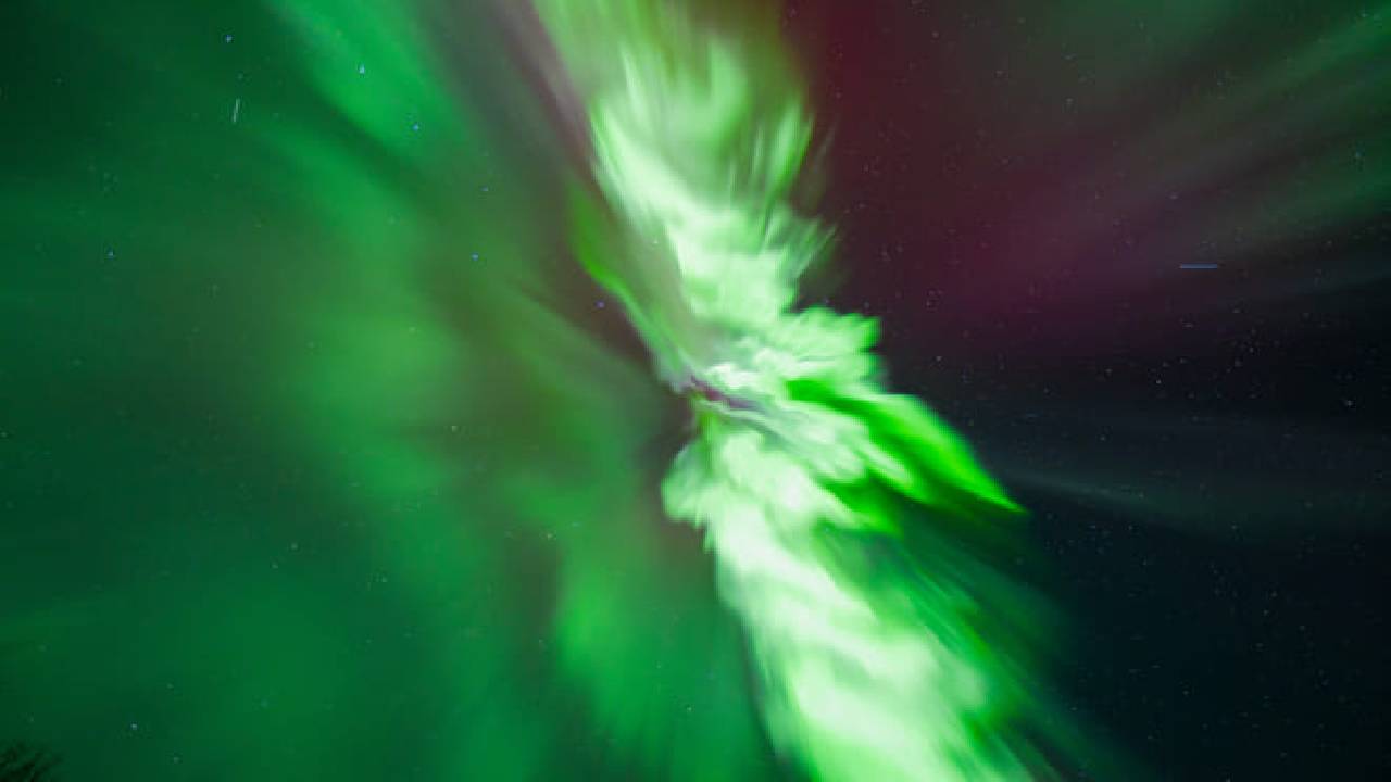 Unlimited Northern Lights Guarantee Tour with Photographer & Unlimited Mileage/Time - Small Group