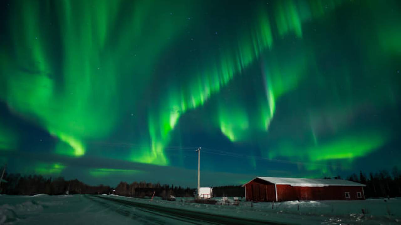 Unlimited Northern Lights Guarantee Tour with Photographer & Unlimited Mileage/Time - Small Group