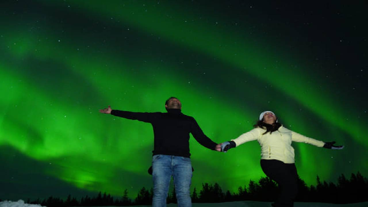 Unlimited Northern Lights Guarantee Tour with Photographer & Unlimited Mileage/Time - Small Group