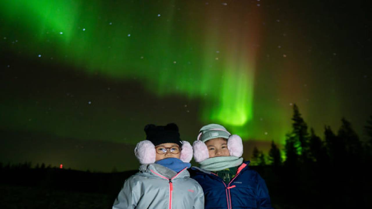 Unlimited Northern Lights Guarantee Tour with Photographer & Unlimited Mileage/Time - Small Group