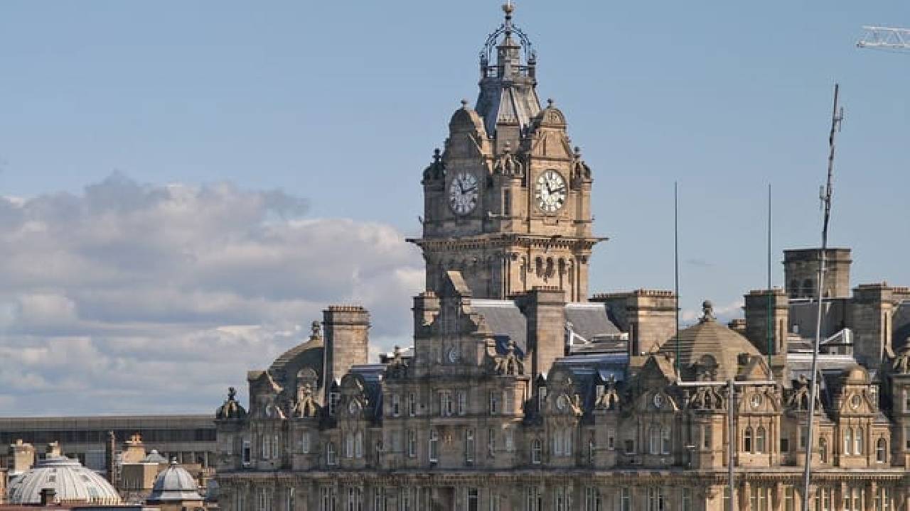 Edinburgh: Harry Potter Themed Private Audio Tour with Mobile App