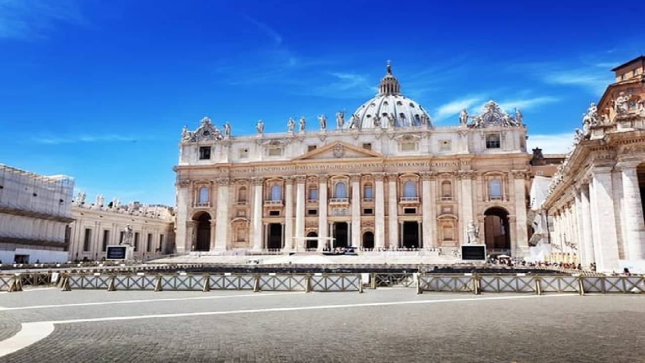 St. Peter's Basilica: Audio Tour on Mobile App + Entrance