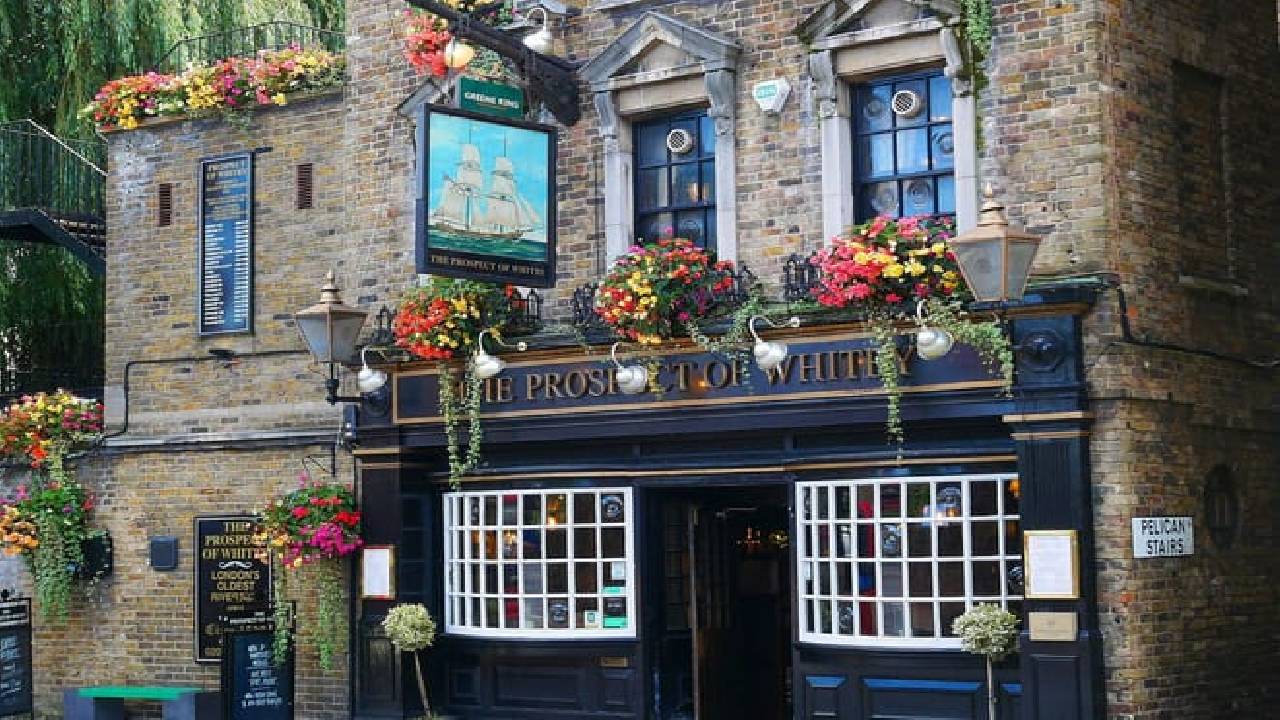London Pub Crawl: an Ale Trail through the Greatest Historic Pubs