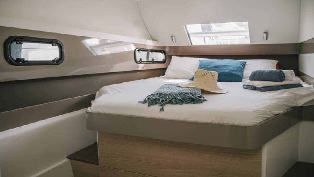 2 hours private luxury catamaran Barcelona (Bali 4.1)