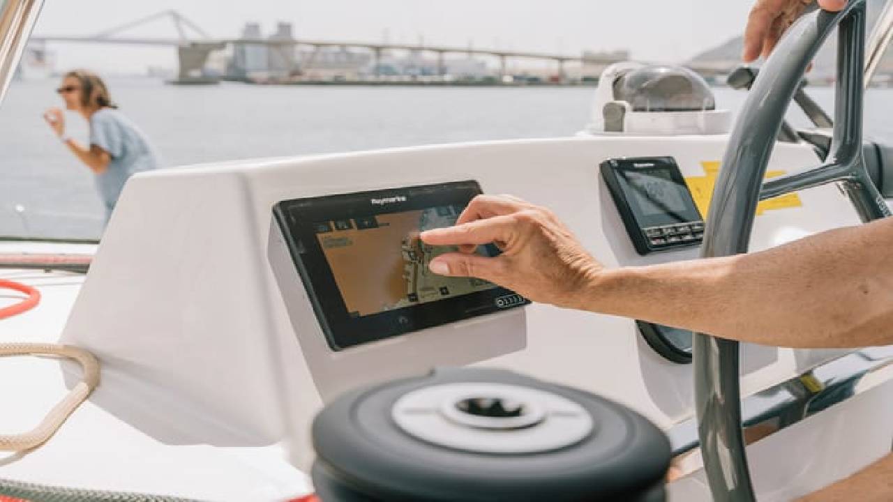 2 hours private luxury catamaran Barcelona (Bali 4.1)