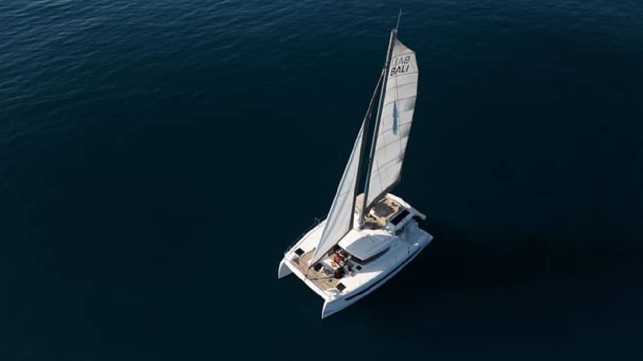 2 hours private luxury catamaran Barcelona (Bali 4.2)