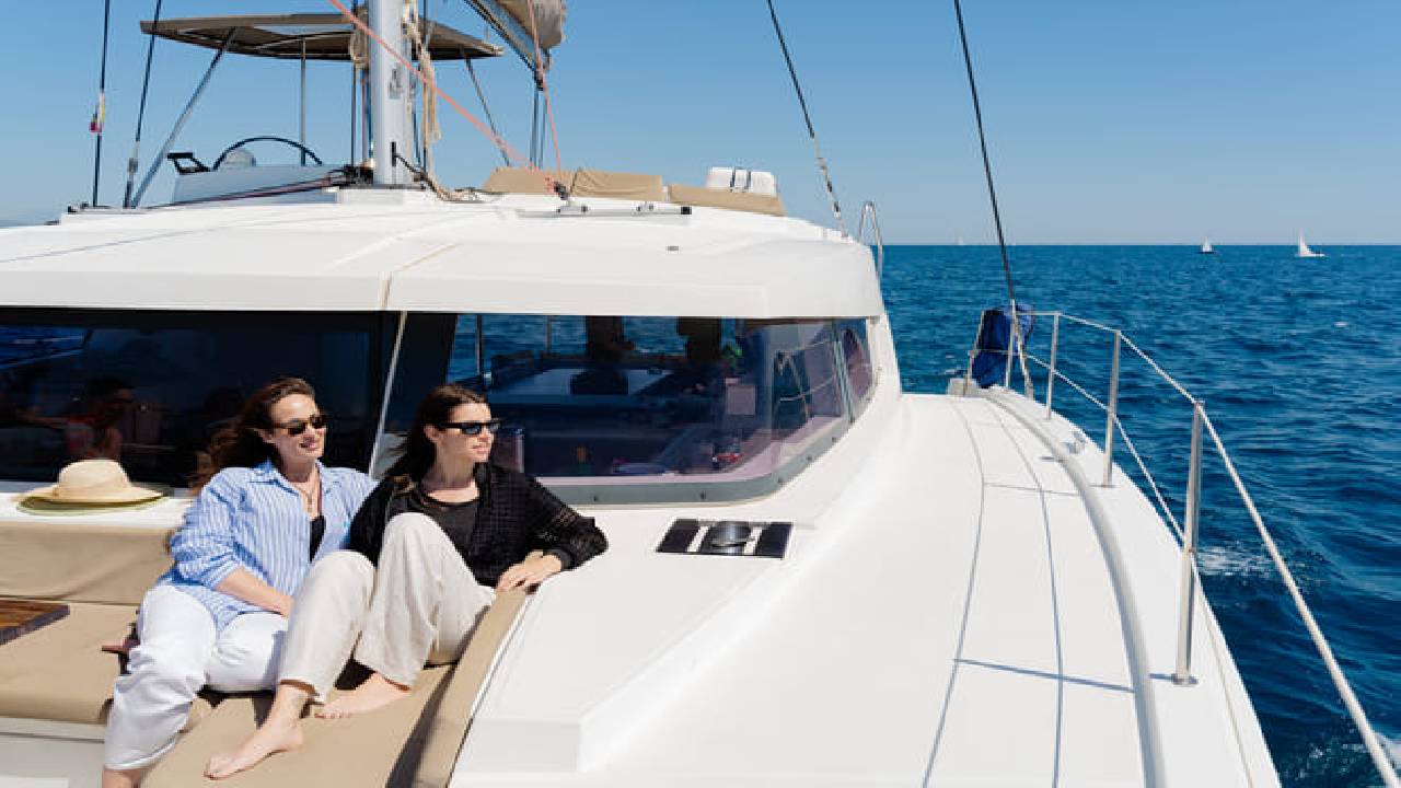 3 hours private luxury catamaran Barcelona (Bali 4.1)