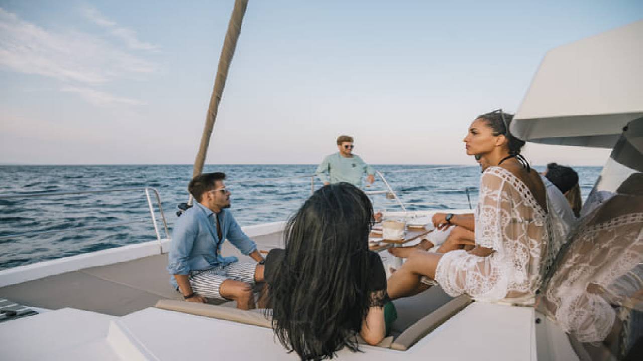 3 hours private luxury catamaran Barcelona (Bali 4.1)