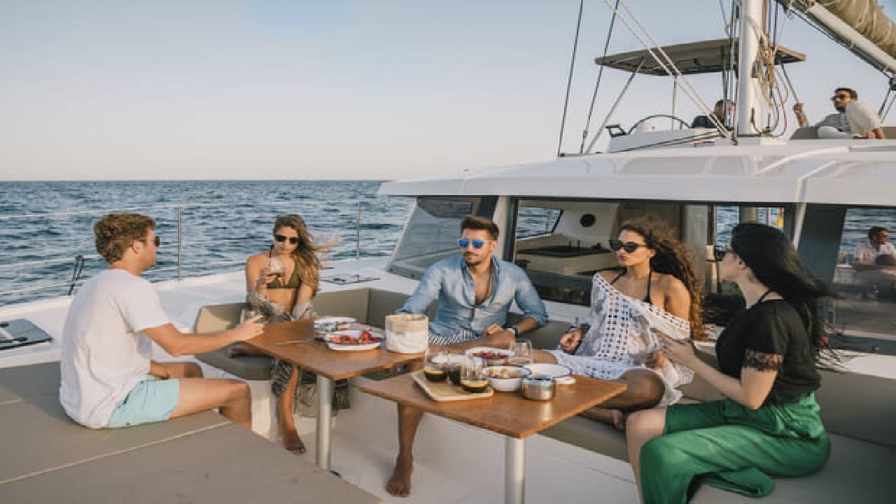 3 hours private luxury catamaran Barcelona (Bali 4.1)