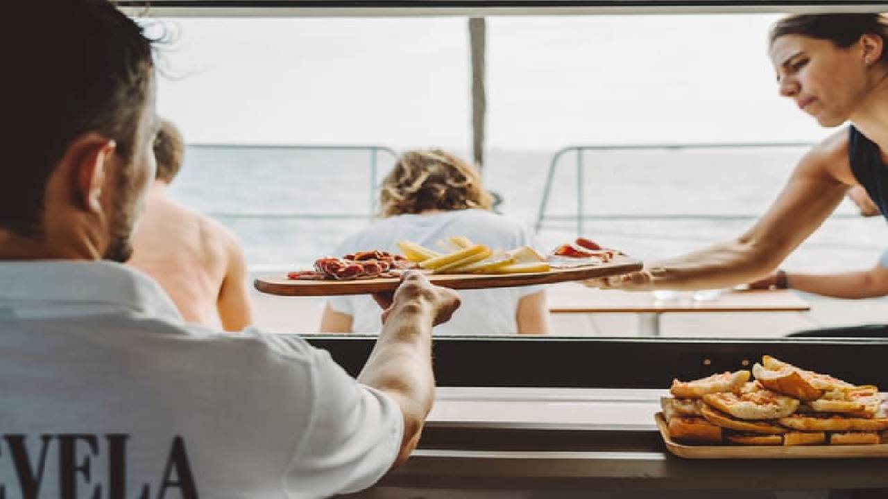 3 hours private luxury catamaran Barcelona (Bali 4.1)