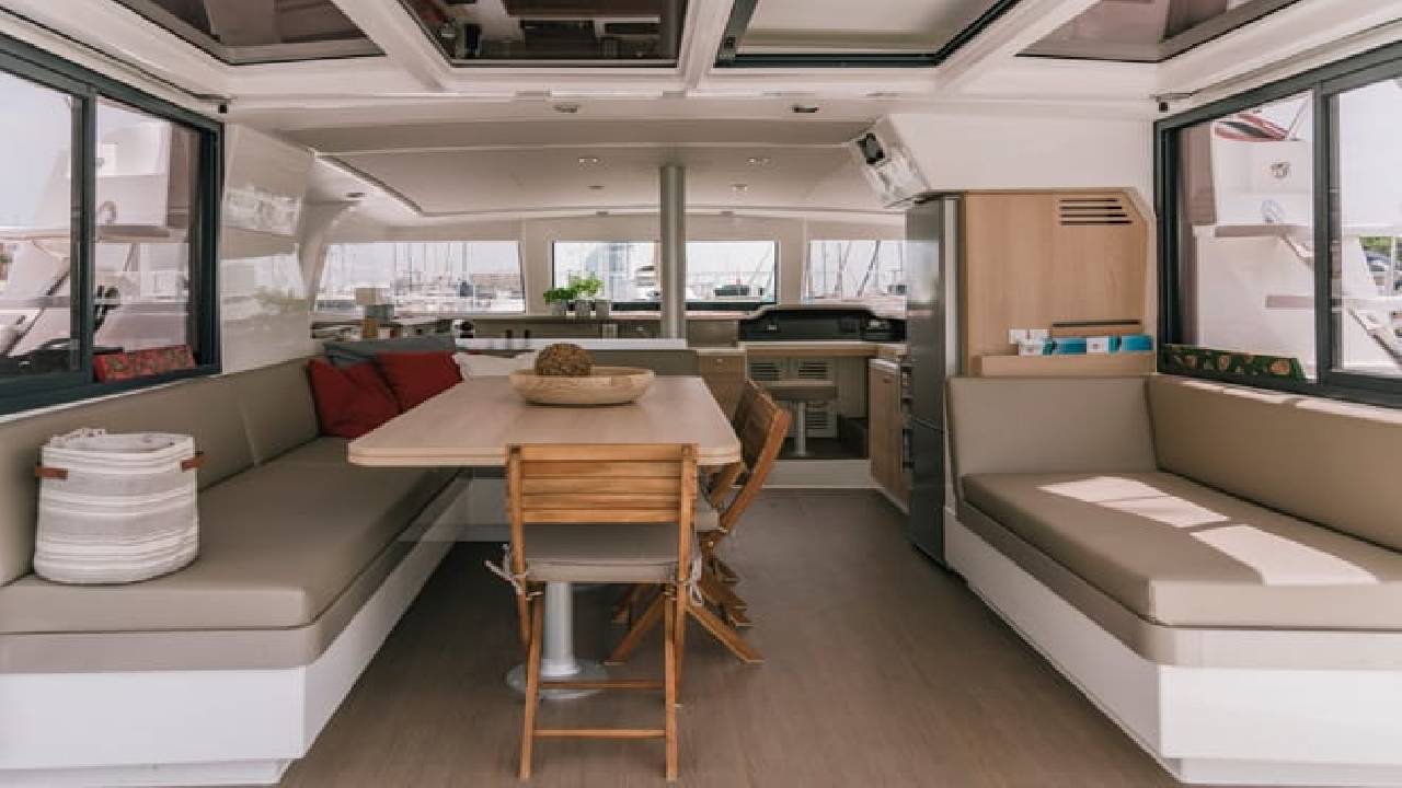 3 hours private luxury catamaran Barcelona (Bali 4.1)
