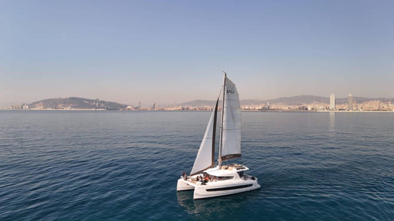 3 hours private luxury catamaran Barcelona (Bali 4.2)