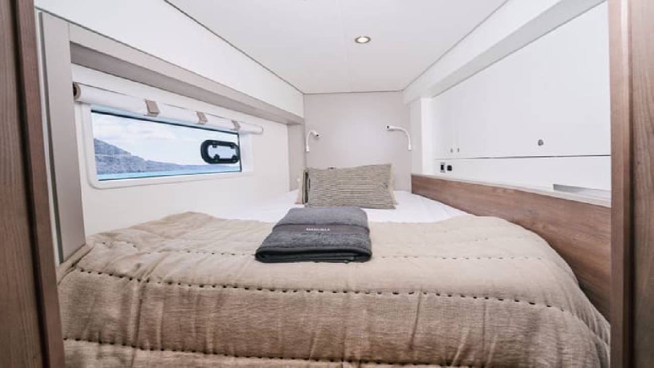 3 hours private luxury catamaran Barcelona (Bali 4.2)