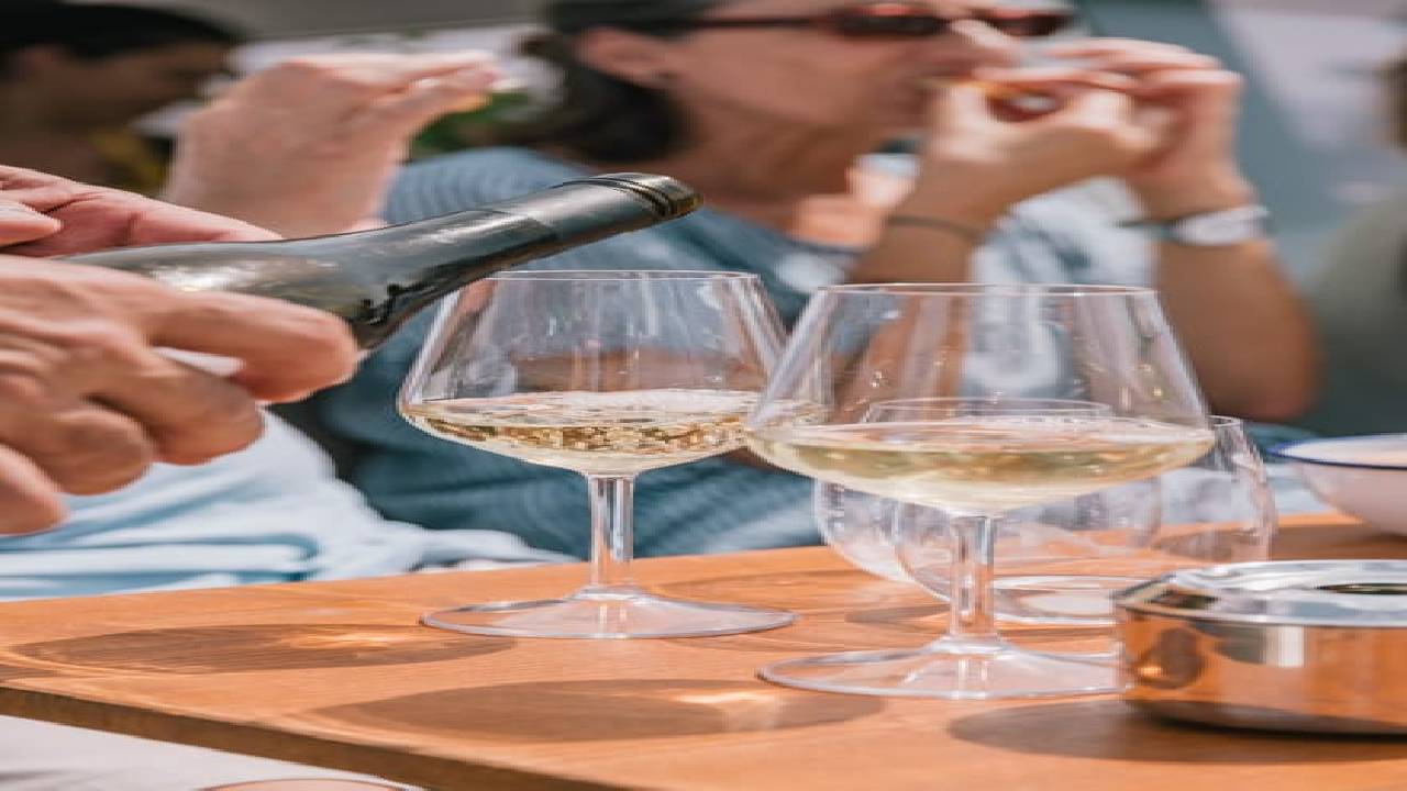 4 hours private luxury catamaran Barcelona (Bali 4.1)