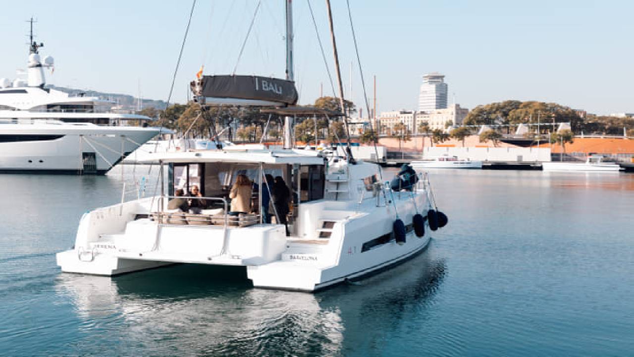 4 hours private luxury catamaran Barcelona (Bali 4.2)