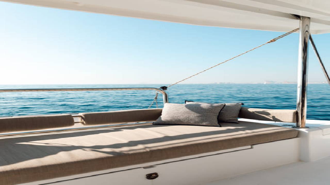 4 hours private luxury catamaran Barcelona (Bali 4.2)