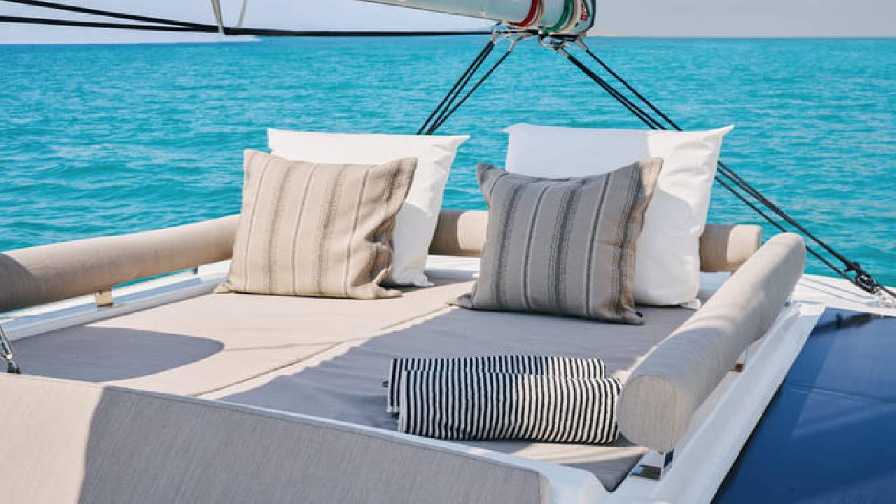 4 hours private luxury catamaran Barcelona (Bali 4.2)