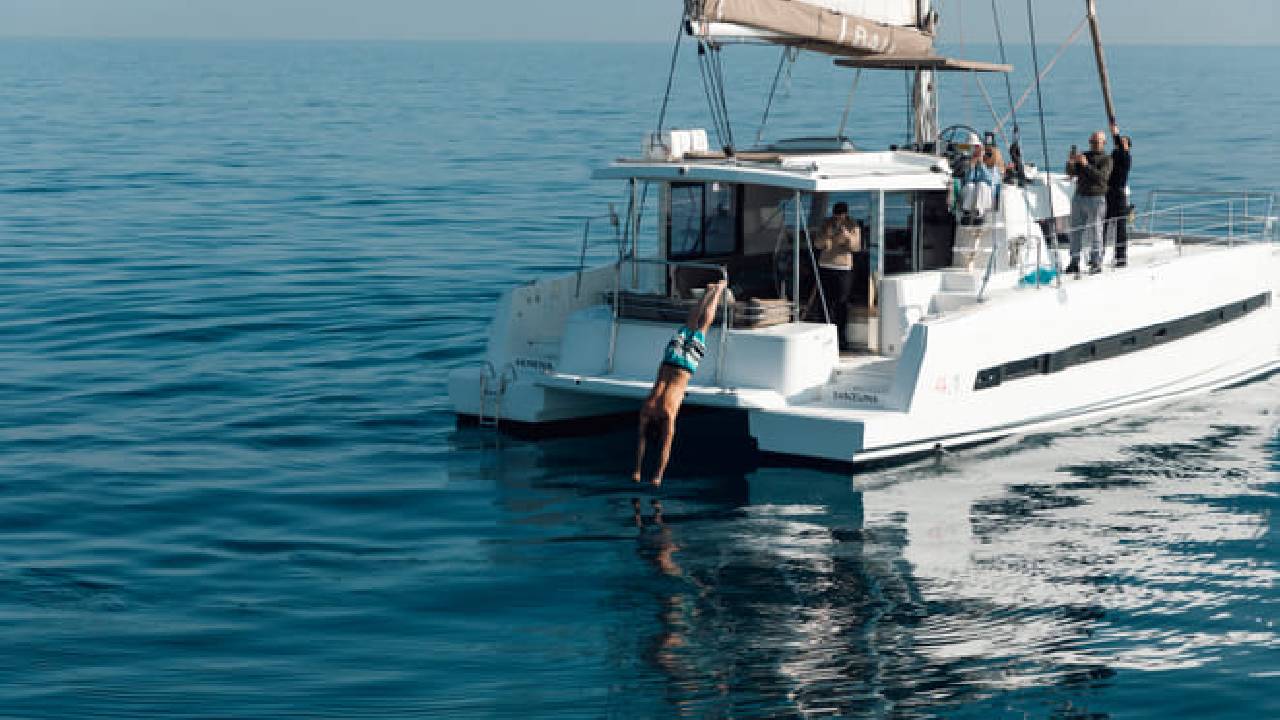 4 hours private luxury catamaran Barcelona (Bali 4.2)